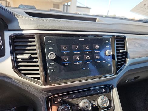 Used 2022 Volkswagen Atlas Cross Sport SE w/ Black Wheel Package image 19