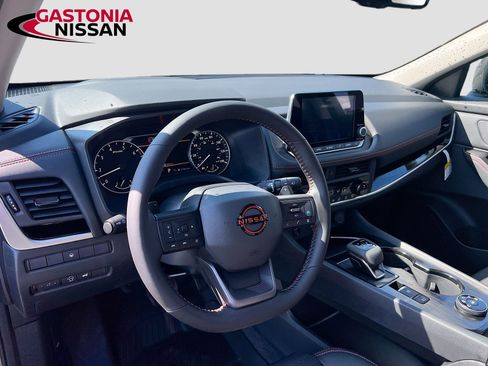 Used 2026 Nissan Rogue SV AWD/4WD image 11