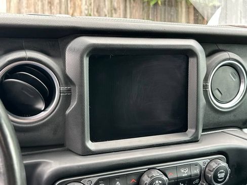 Used 2022 Jeep Wrangler Unlimited Sahara w/ Cold Weather Group AWD/4WD image 7