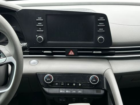 Used 2022 Hyundai Elantra SEL FWD image 21