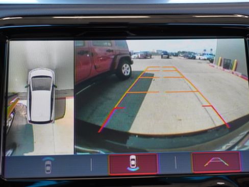 Used 2019 Chevrolet Bolt Premier w/ Infotainment Package image 18