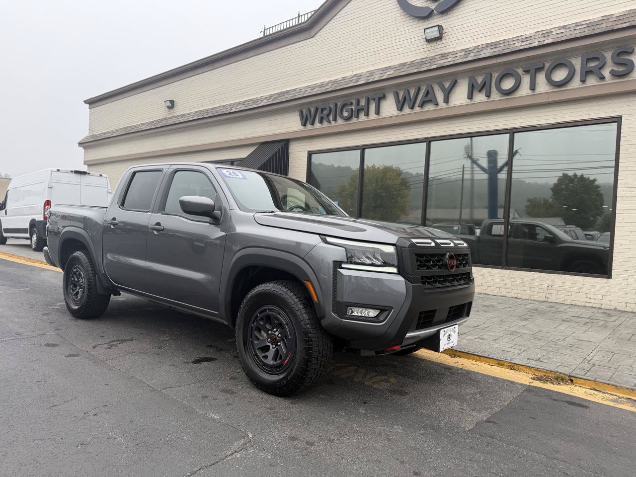 Used 2026 Nissan Frontier PRO-4X AWD/4WD image 1