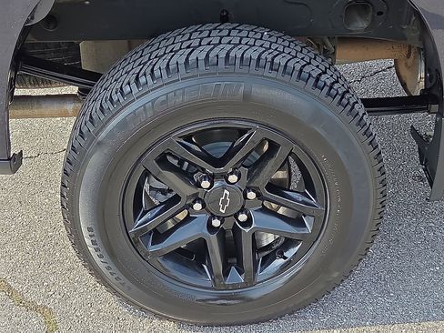 Used 2022 Chevrolet Silverado 1500 LT Trail Boss w/ Convenience Package II image 7