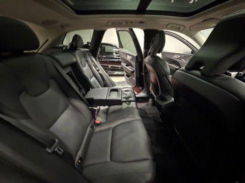 Used 2019 Volvo XC60 T5 Momentum w/ Multimedia Package AWD/4WD image 31