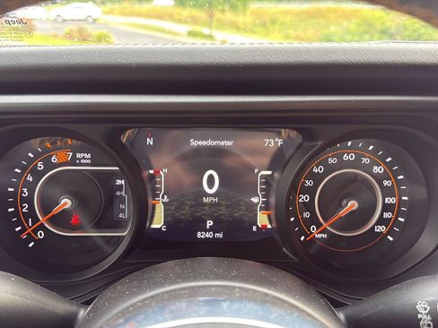 Used 2024 Jeep Wrangler Unlimited Sahara w/ Technology Group AWD/4WD image 10