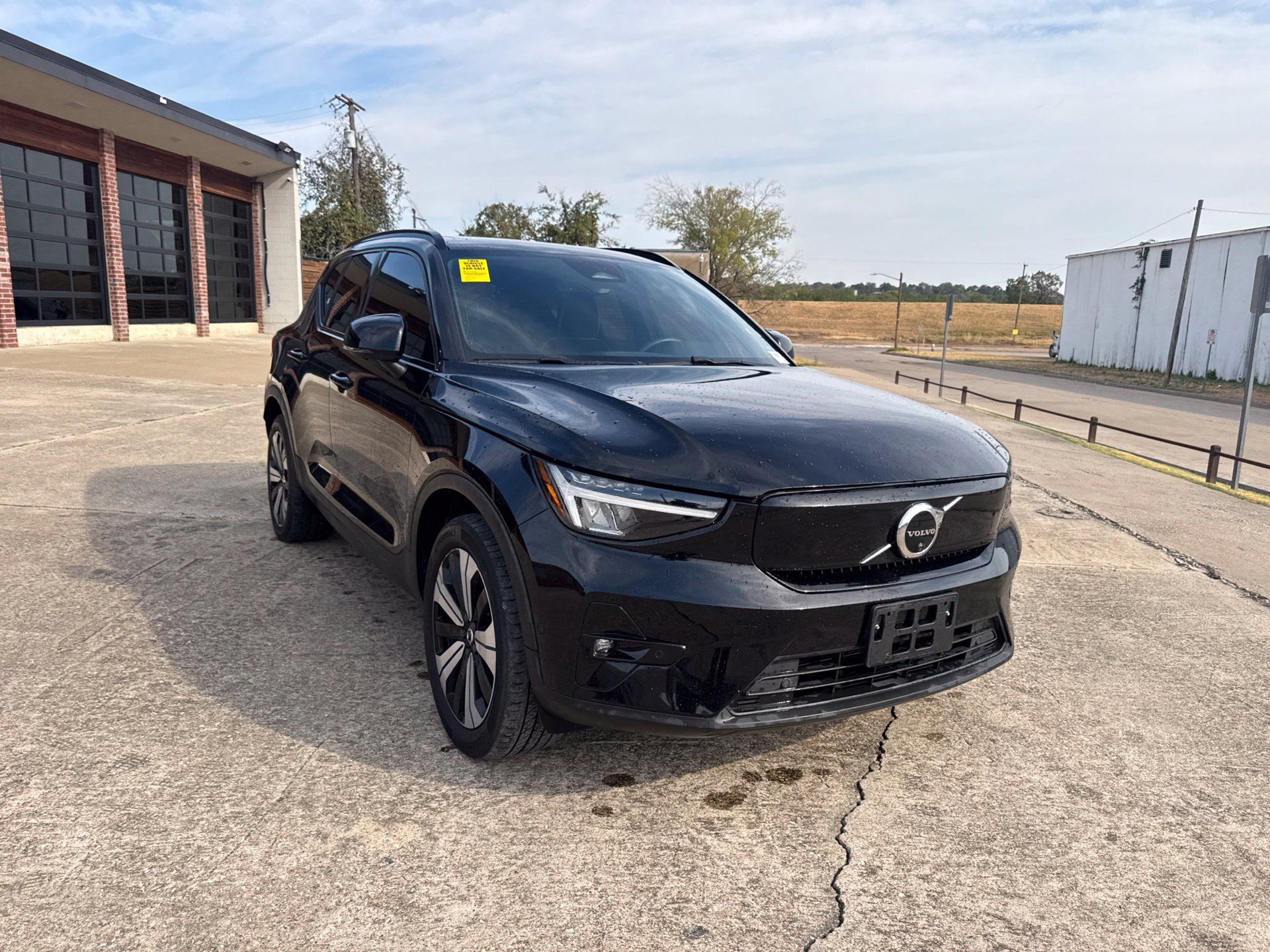 Used 2023 Volvo XC40 Recharge Plus w/ Protection Package Premier AWD/4WD image 4