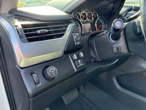 Used 2019 Chevrolet Suburban LT w/ Luxury Package image 8