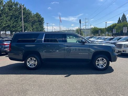 Used 2019 Chevrolet Suburban LT AWD/4WD image 8