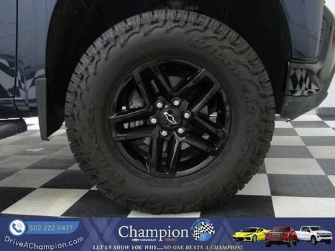Used 2019 Chevrolet Silverado 1500 Custom Trail Boss w/ Custom Convenience Package AWD/4WD image 3