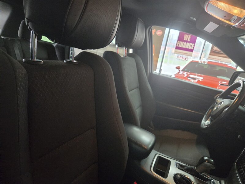 Used 2018 Jeep Grand Cherokee Laredo AWD/4WD image 18