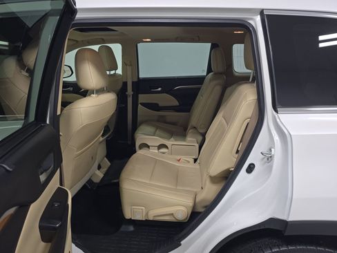 Used 2017 Toyota Highlander Limited image 13