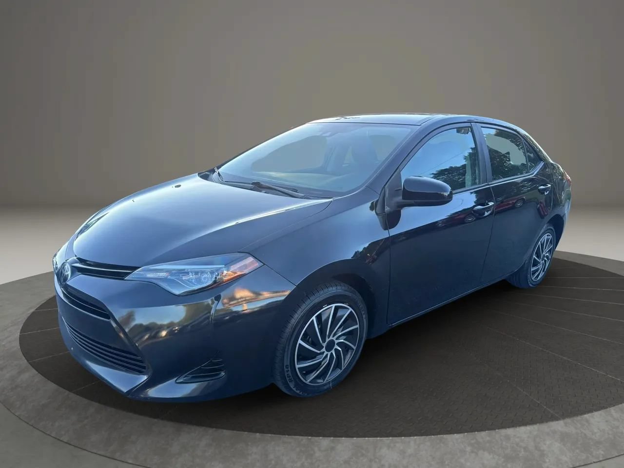 Used 2017 Toyota Corolla LE FWD image 1