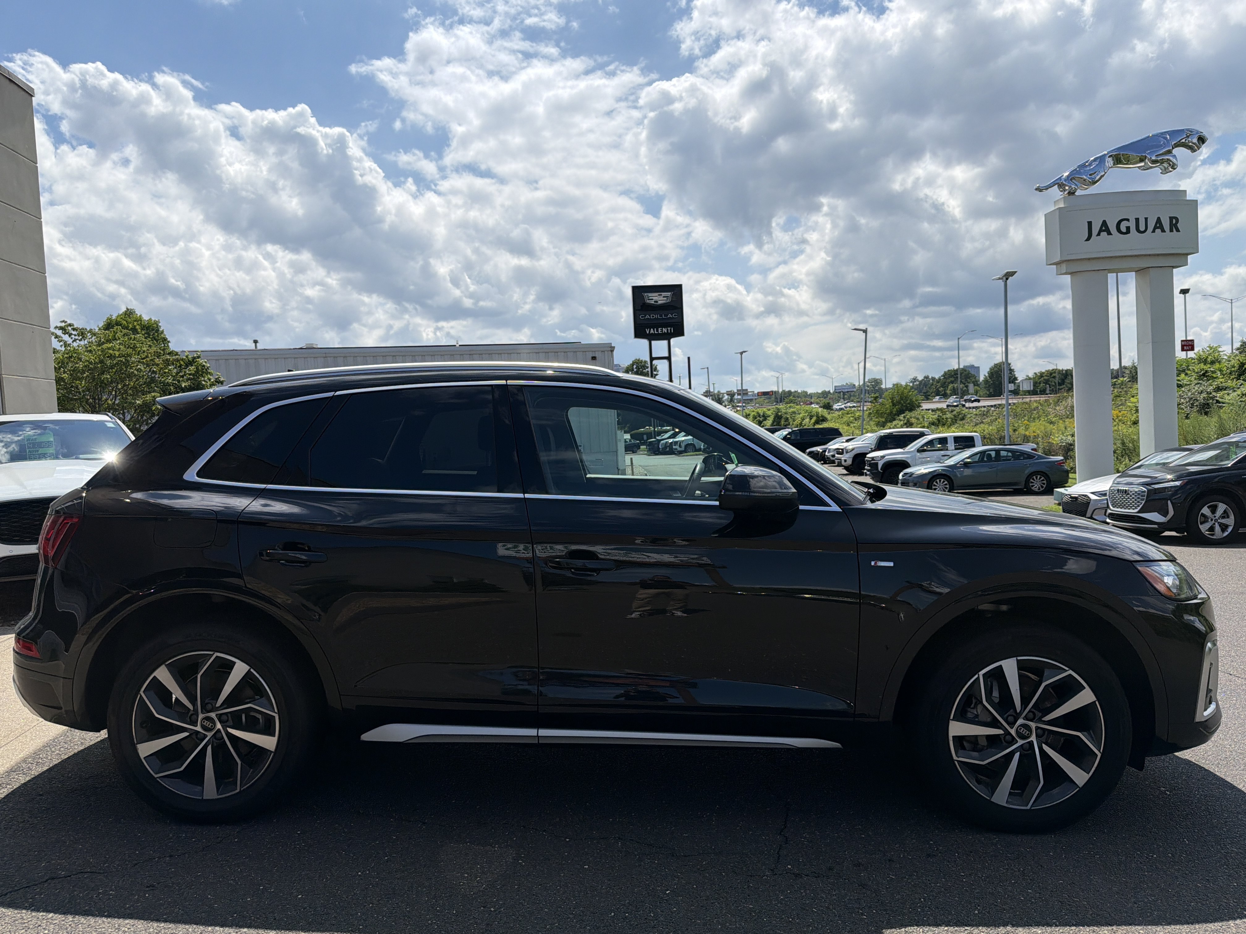 Used 2023 Audi Q5 2.0T Premium w/ Convenience Package AWD/4WD image 3