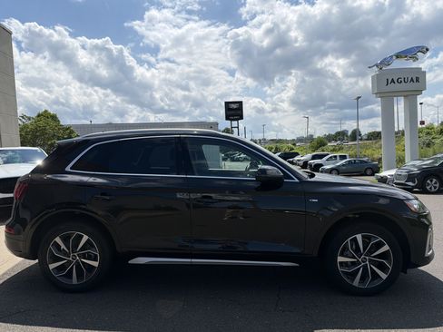 Used 2023 Audi Q5 2.0T Premium w/ Convenience Package AWD/4WD image 3