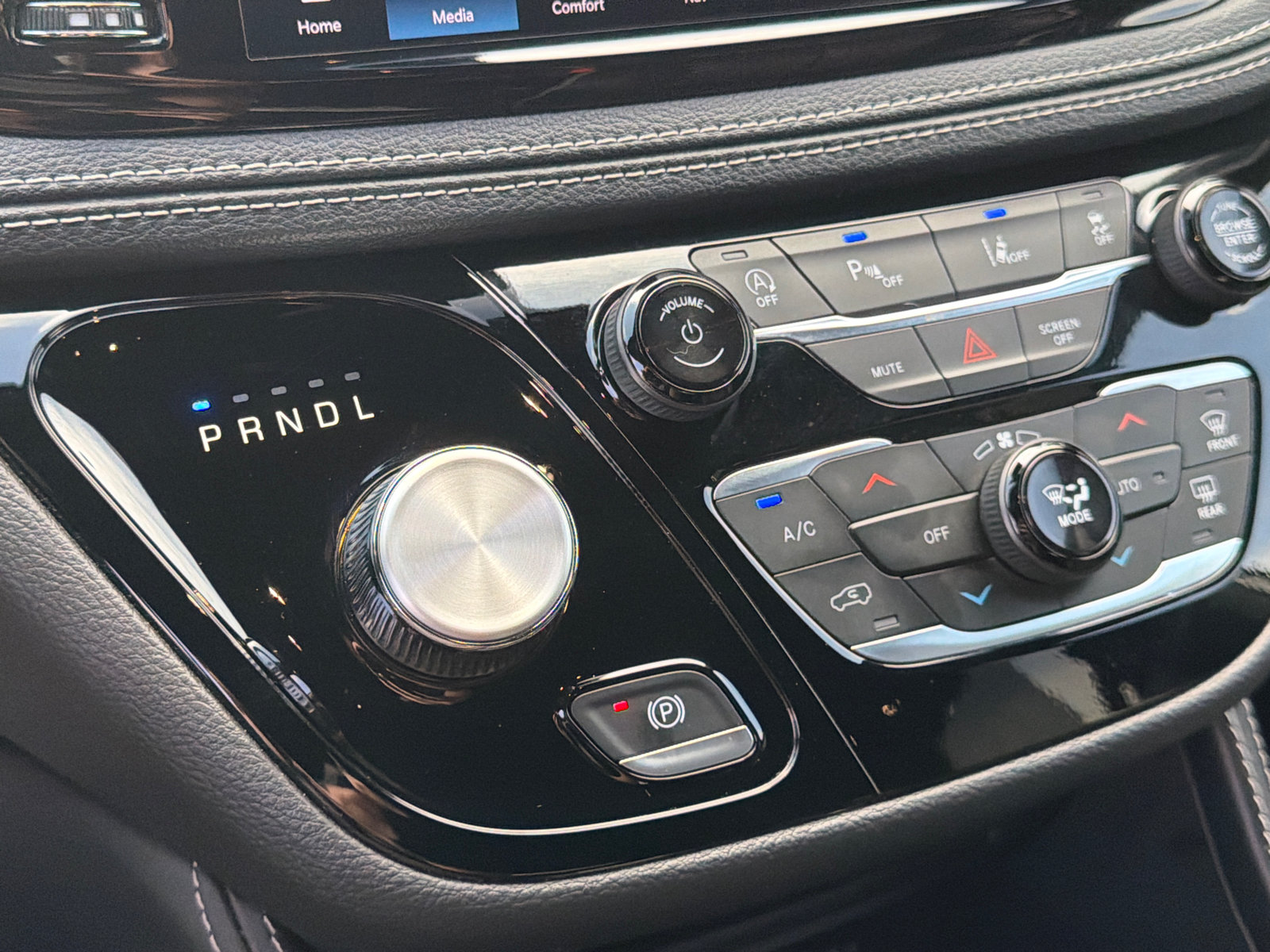 Used 2026 Chrysler Pacifica Limited FWD image 30