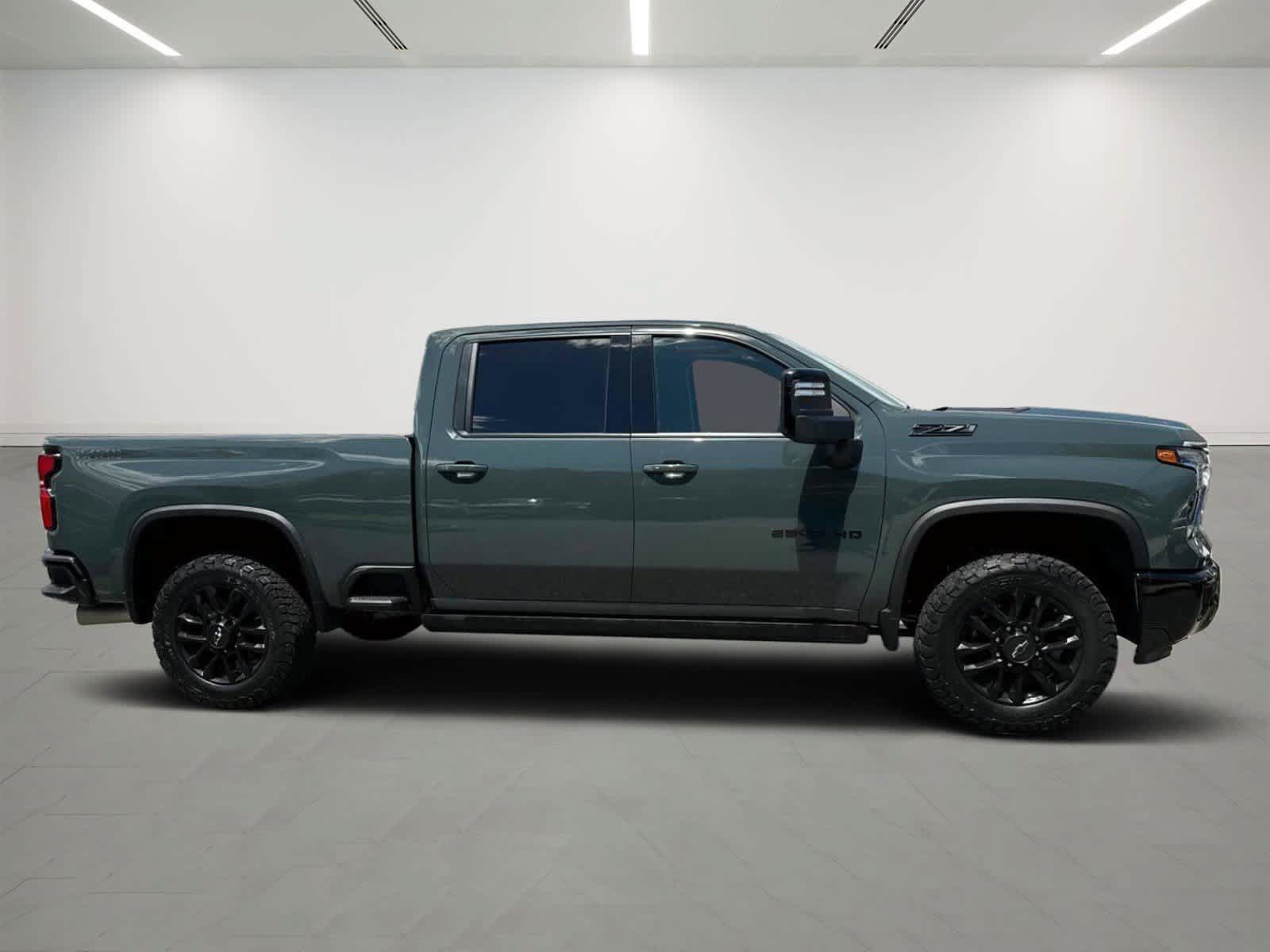 Used 2025 Chevrolet Silverado 2500 LTZ w/ LTZ Plus Package AWD/4WD image 5