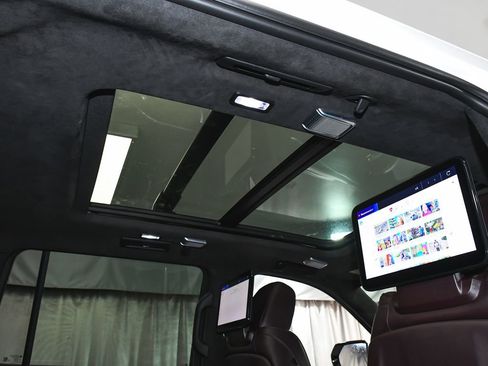 Used 2023 Cadillac Escalade ESV Sport Platinum w/ LPO, ONYX Package AWD/4WD image 56