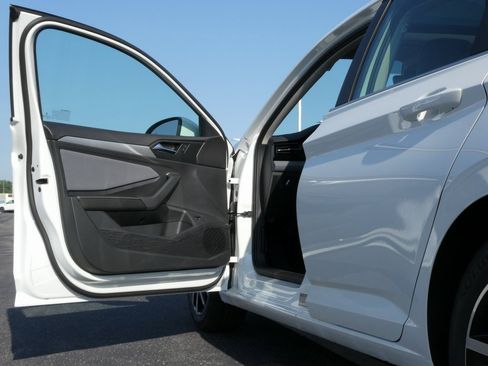 New 2025 Volkswagen Jetta SE image 26