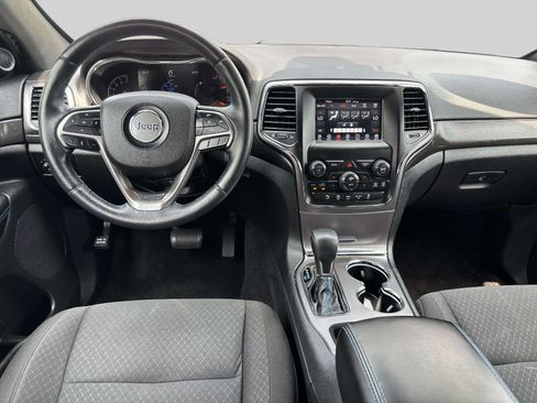 Used 2018 Jeep Grand Cherokee Laredo AWD/4WD image 13