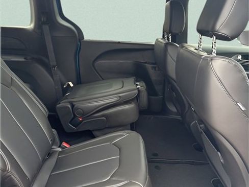 New 2026 Chrysler Pacifica Select image 28