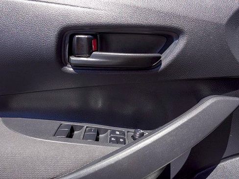 Used 2025 Toyota Corolla LE FWD image 11