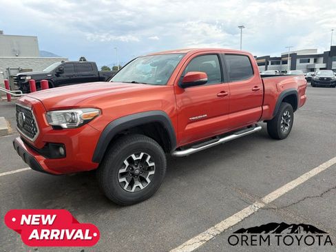 Used 2018 Toyota Tacoma TRD Off-Road w/ Technology Package AWD/4WD image 8