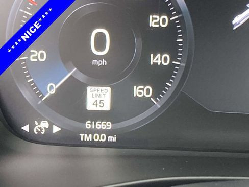 Used 2021 Volvo XC40 T4 R-Design w/ Advanced Package image 27