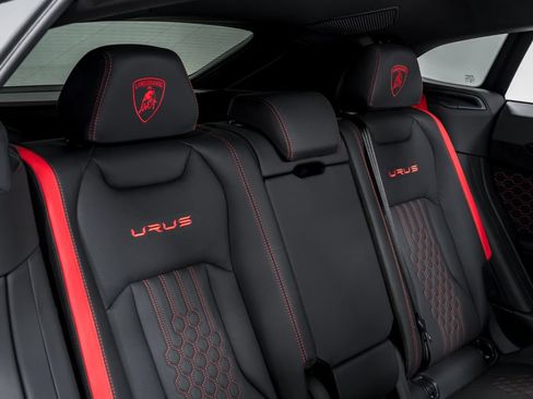 Used 2024 Lamborghini Urus Performante AWD/4WD image 35