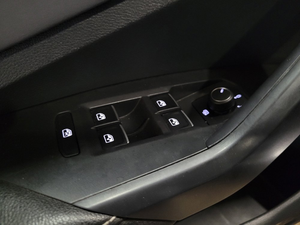 Used 2025 Volkswagen Jetta SE FWD image 27
