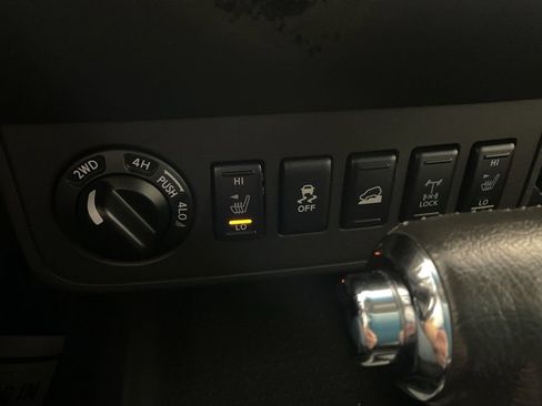 Used 2015 Nissan Xterra PRO-4X AWD/4WD image 3