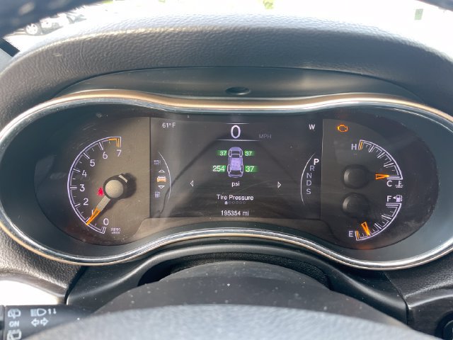 Used 2014 Jeep Grand Cherokee Laredo w/ 18" Wheel & 8.4" Radio Group AWD/4WD image 31