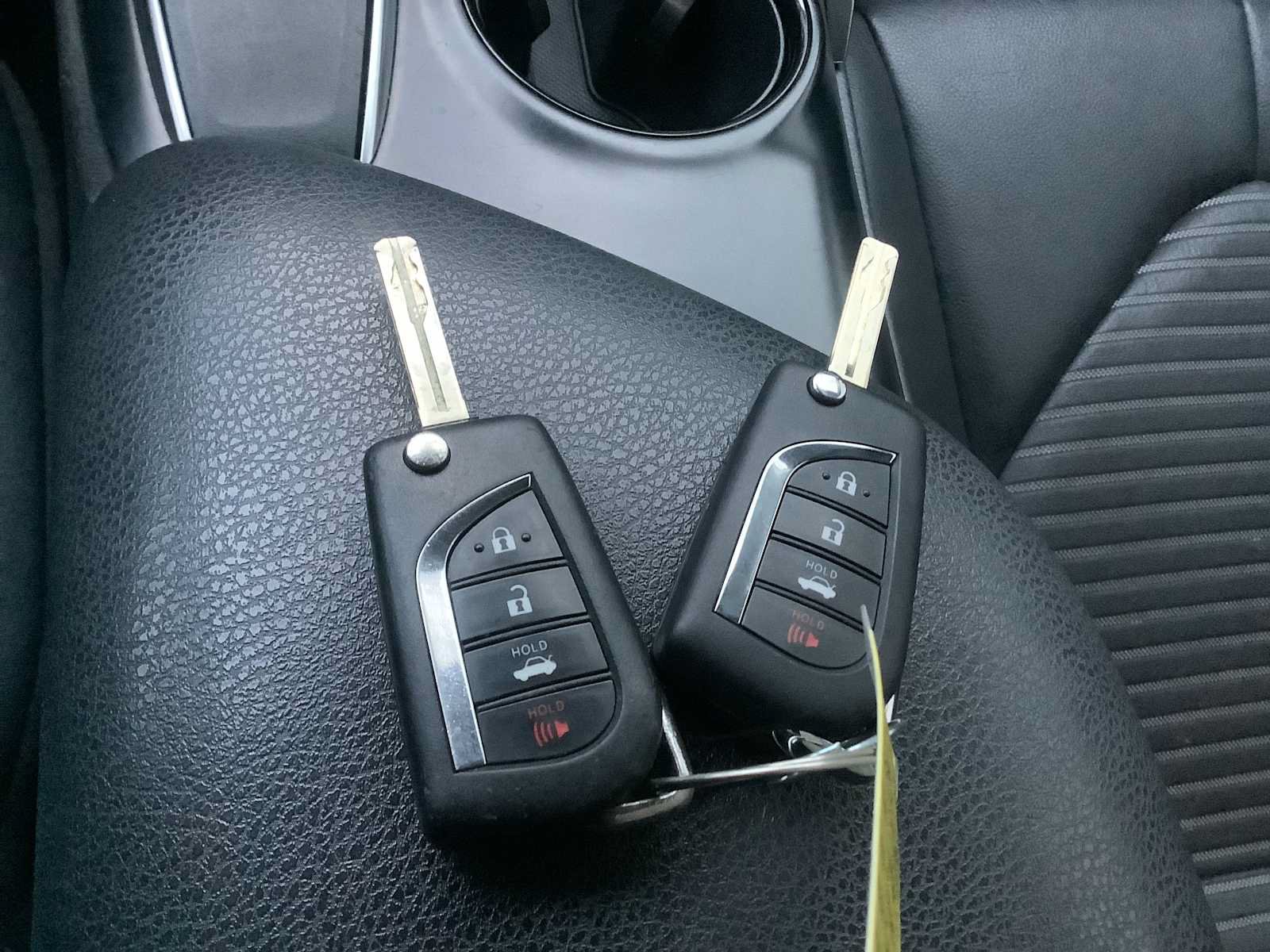 Used 2020 Toyota Camry SE w/ Carpet Mat Package FWD image 19