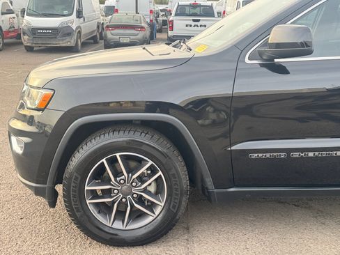 Used 2019 Jeep Grand Cherokee Laredo w/ 18" Wheel & 8.4" Radio Group image 10