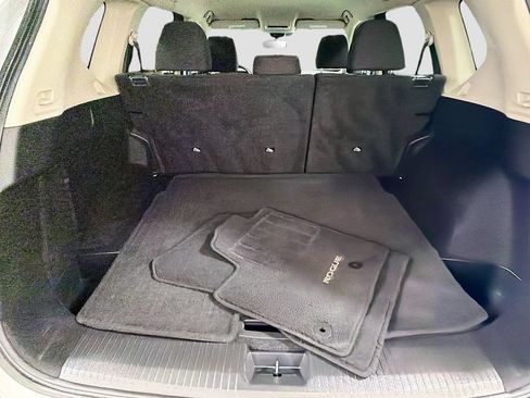 Used 2024 Nissan Rogue S FWD image 25