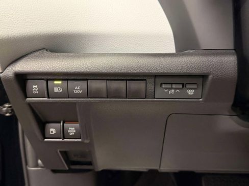 Used 2026 Toyota Sienna Limited AWD/4WD image 29