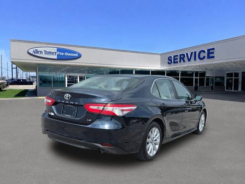 Used 2018 Toyota Camry LE FWD image 8