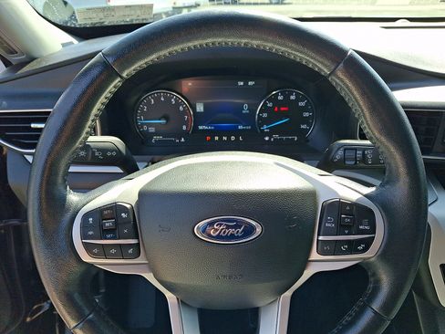 Used 2022 Ford Explorer XLT w/ Equipment Group 202A AWD/4WD image 22