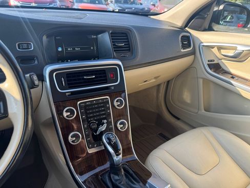 Used 2015 Volvo V60 T5 Platinum FWD image 16