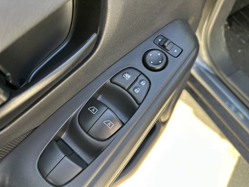 Used 2025 Nissan Kicks Play S image 14