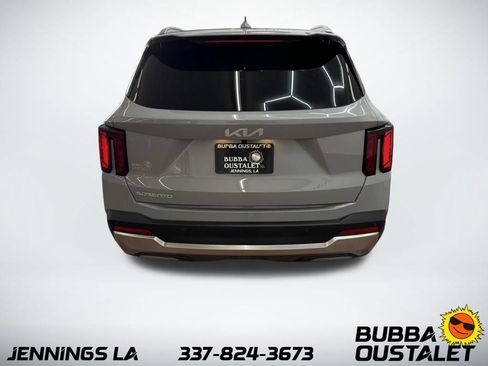 Used 2025 Kia Sorento EX w/ Panoramic Sunroof Package FWD image 4