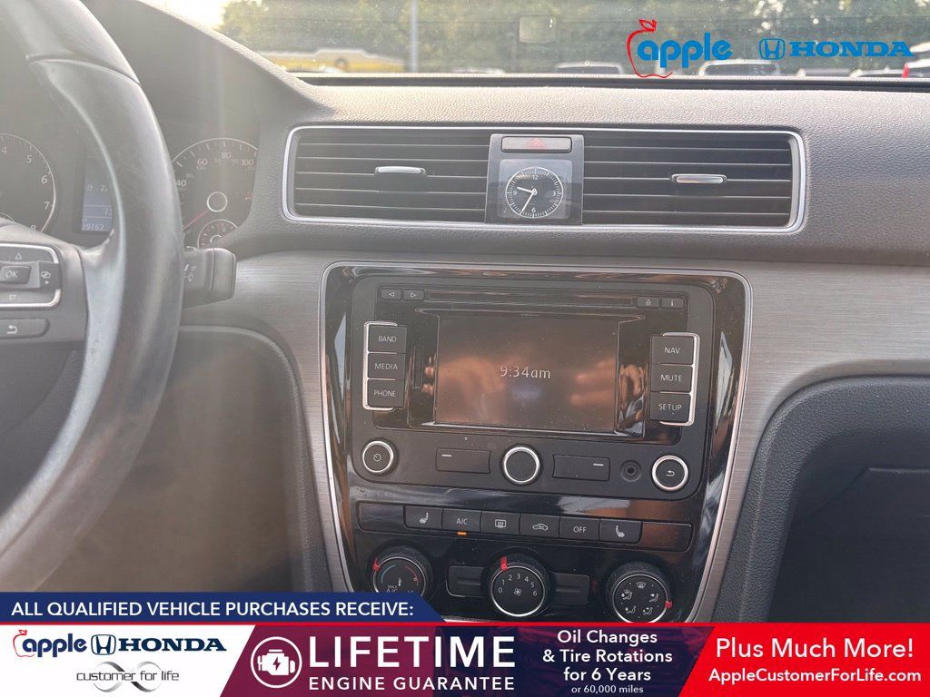 Used 2015 Volkswagen Passat 1.8T SE FWD image 8