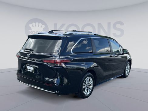 Used 2024 Toyota Sienna Platinum image 16