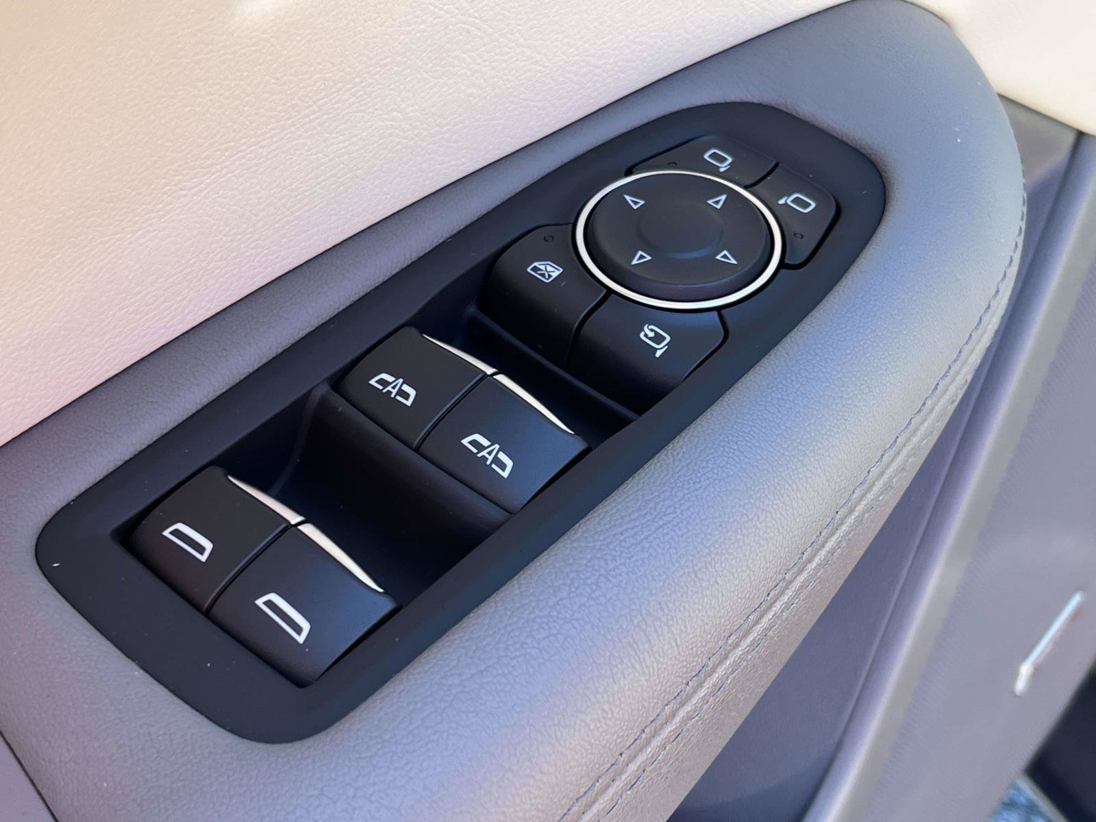 Used 2024 Cadillac XT5 Premium Luxury w/ Technology Package FWD image 17
