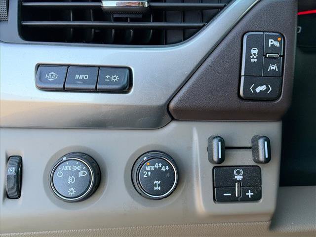 Used 2018 Chevrolet Suburban Premier AWD/4WD image 26