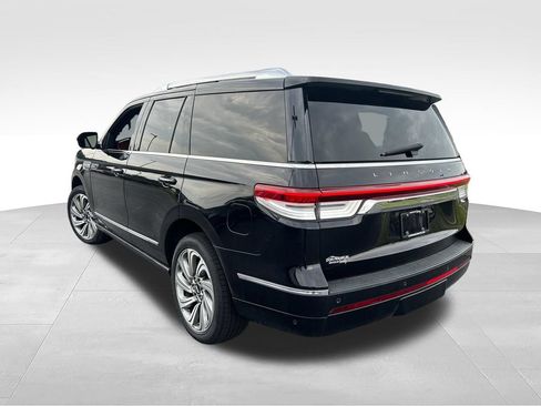 Used 2022 Lincoln Navigator Reserve AWD/4WD image 3
