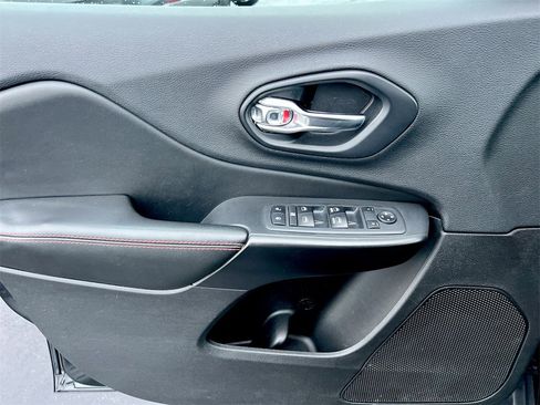 Used 2019 Jeep Cherokee Trailhawk w/ Cold Weather Group image 19