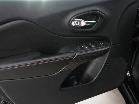 Used 2017 Jeep Cherokee 75th Anniversary AWD/4WD image 24