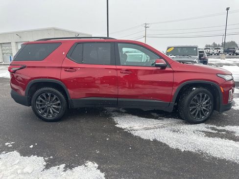 Used 2023 Chevrolet Traverse RS image 2