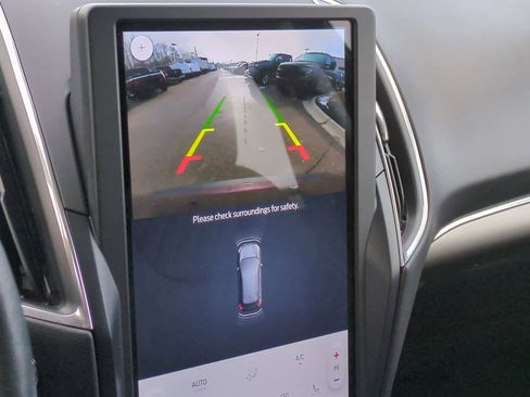 Used 2023 Ford Edge Titanium image 29