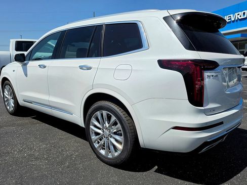 Used 2025 Cadillac XT6 Premium Luxury w/ LPO, Floor Liner Package AWD/4WD image 4